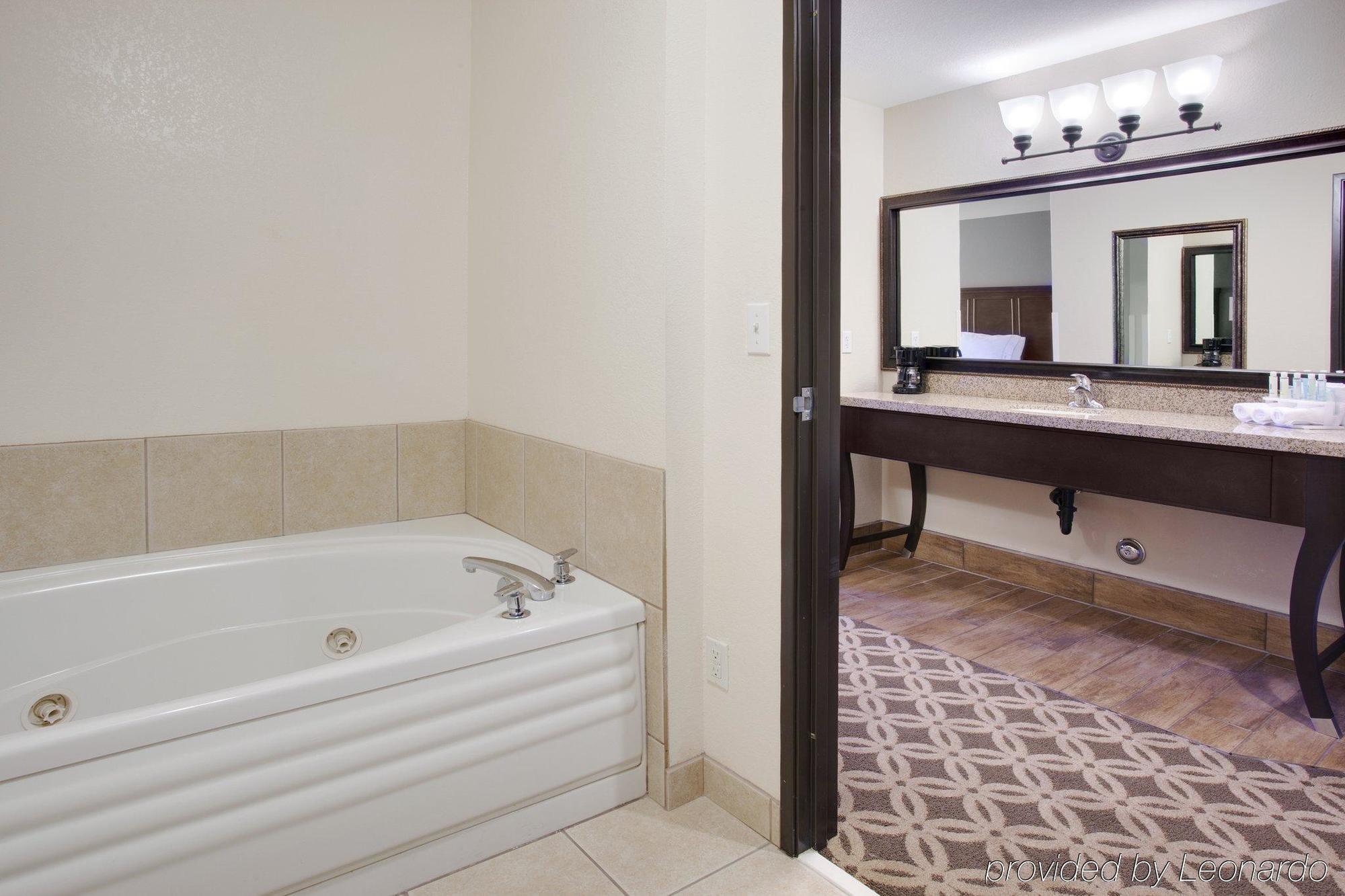 Holiday Inn Express Show Low By Ihg Luaran gambar