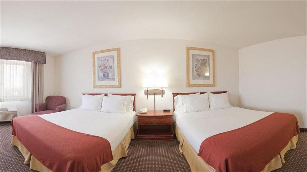 Holiday Inn Express Show Low By Ihg Luaran gambar